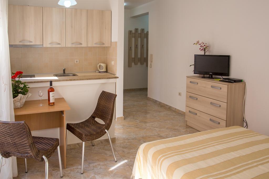 Apartments Lumiere Рафаиловичи Екстериор снимка