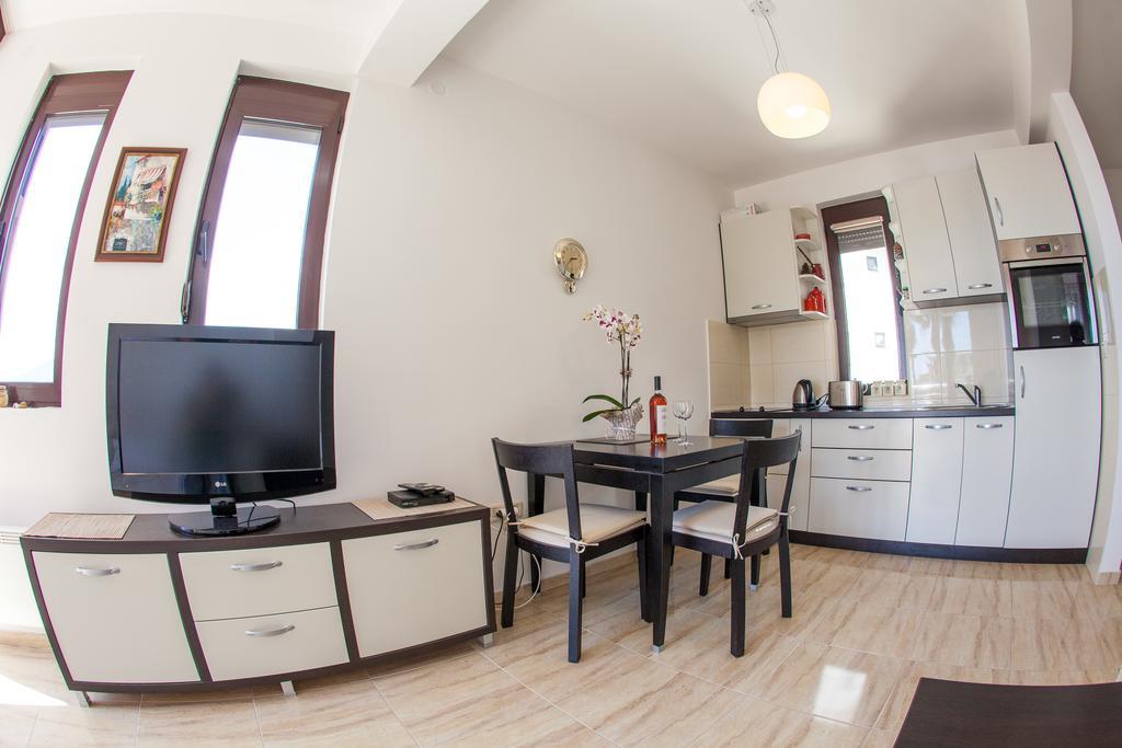 Apartments Lumiere Рафаиловичи Екстериор снимка
