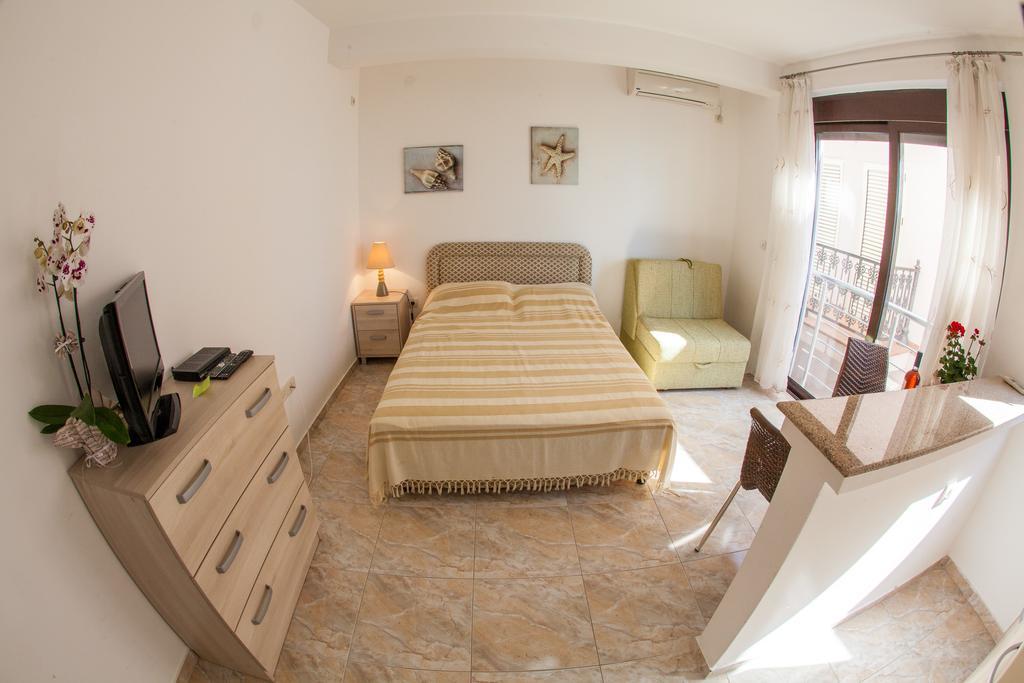Apartments Lumiere Рафаиловичи Екстериор снимка